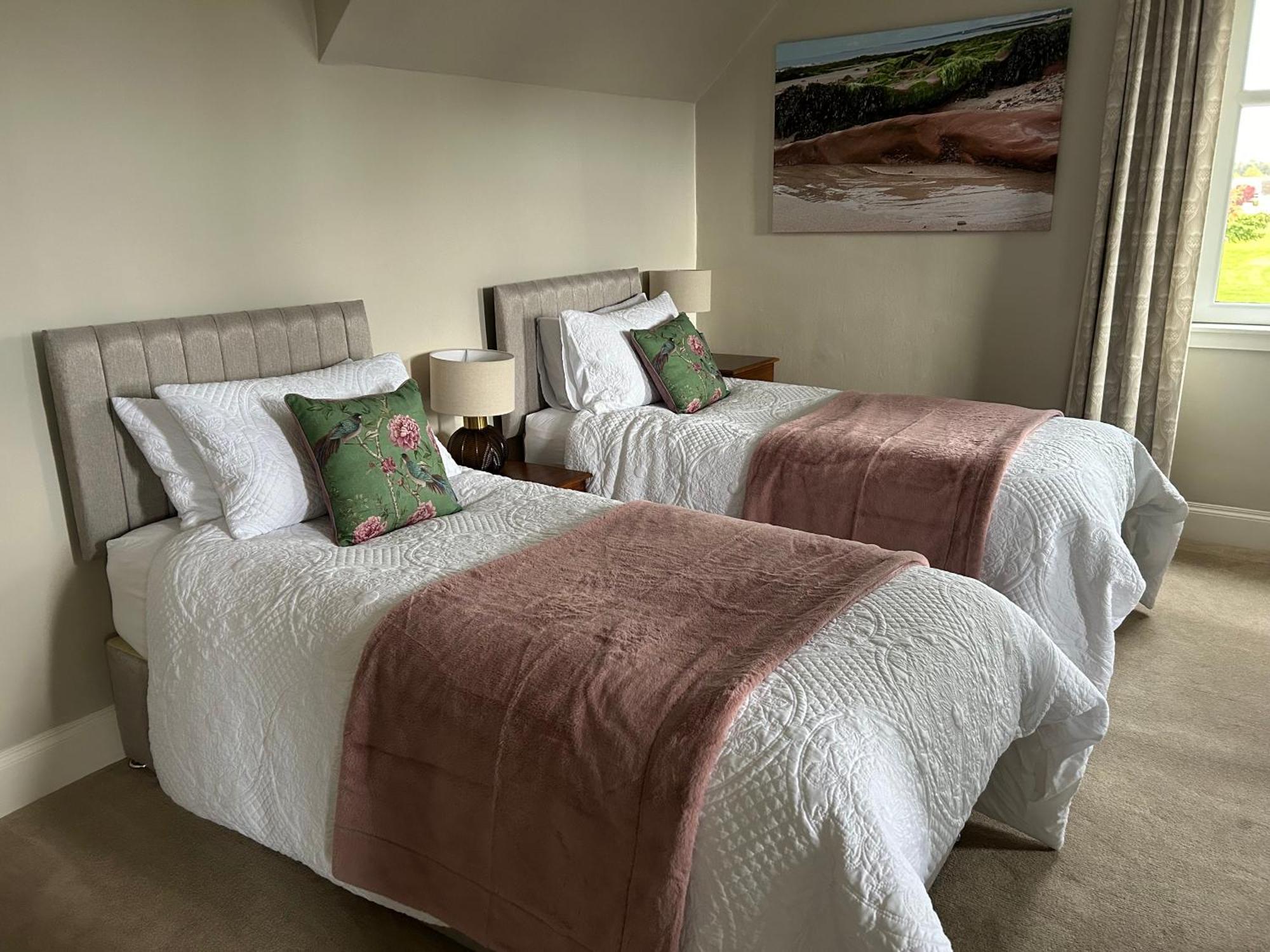 Glen Lyon Lodge Bed And Breakfast Неърн Екстериор снимка
