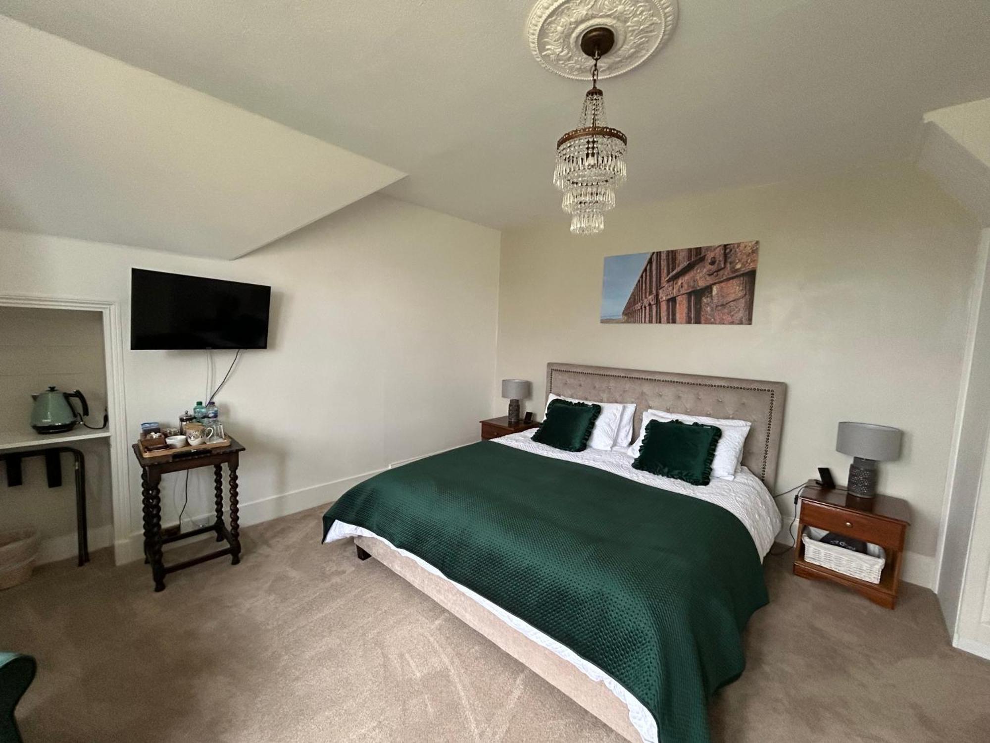 Glen Lyon Lodge Bed And Breakfast Неърн Екстериор снимка