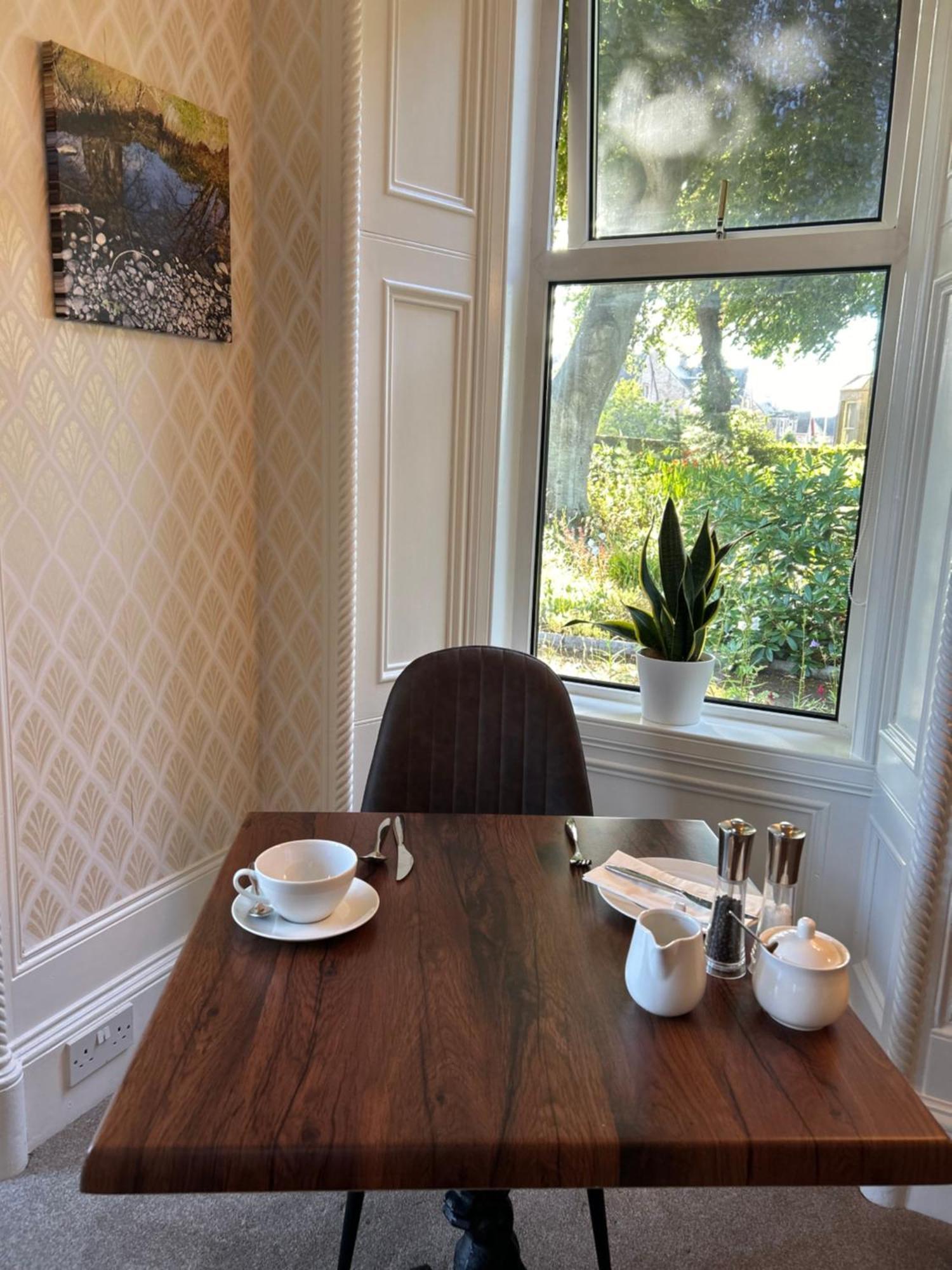 Glen Lyon Lodge Bed And Breakfast Неърн Екстериор снимка